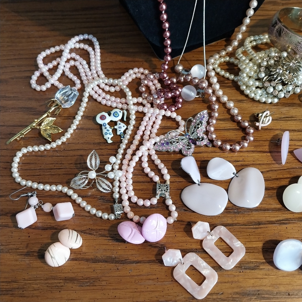 Vintage Pink Jewelry Lot  - Elegant Storage Box - Picture 8 of 11